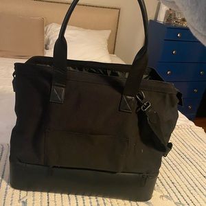 Beis the weekender bag